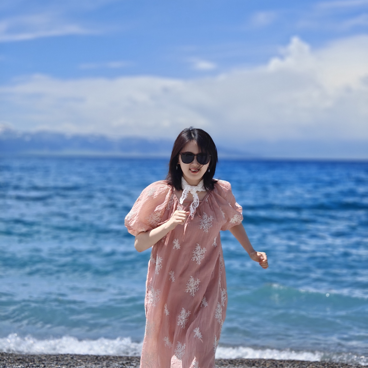 这里有诗Vol.34 唯有孤独恒常如新：美国诗人伊丽莎白·毕肖普读诗会- 这里有诗| 小宇宙- 听播客，上小宇宙