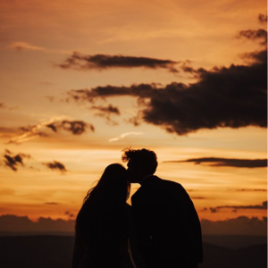 009-从《不够善良的我们》到《玫瑰故事》，我们从爱情故事里看见怎样的人生