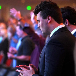 自由与文明的最佳状态已经结束了，你也不敢像十年前喊【我们都是查理】已改