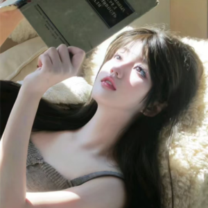 VOL324.世界上任何书籍都不能带给你好运，但它们能让你悄悄成为你自己。