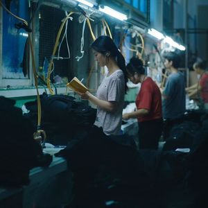 55. 专访《烟花两三朵》导演刘刚：她与厂房共振下的欲望投射
