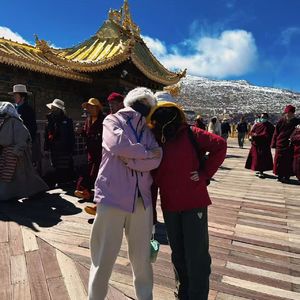 后劲十足的色达：我们，需要一场「无用」的远行