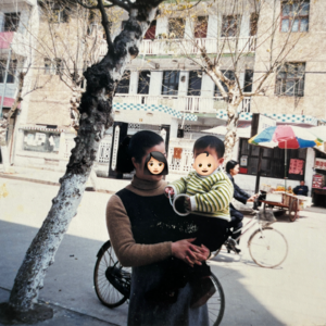 当你去享受世界时，记得带上你的妈妈