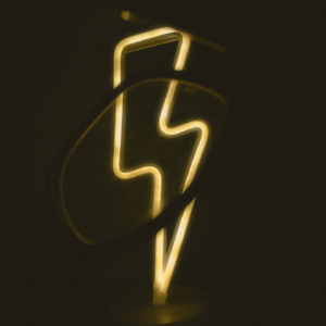 析选择|三个问题助普通家庭的女孩子想清楚，要不要拿自己工作后的积蓄出国留学？