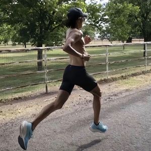 初见少年拉满弓 不惧岁月不惧风