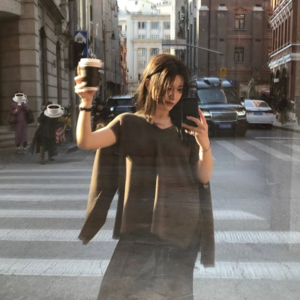 金钱、旅行与自我逃避：一场关于幸福本质的理性对话。