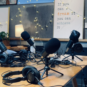 139 话题卡牌,翻开唠唠——懒蜂窝青旅「夜聊」