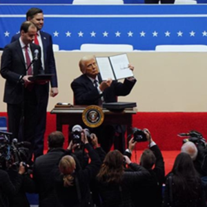 Vol.252 | 特朗普挥舞“关税大棒”,中国外贸人今年怎么做美国生意?