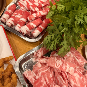 冬天就是要和朋友一起热热闹闹吃火锅 📅 Dec.16