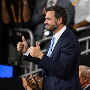 从《乡下人的悲歌》到极右翼的代言：万斯的道路