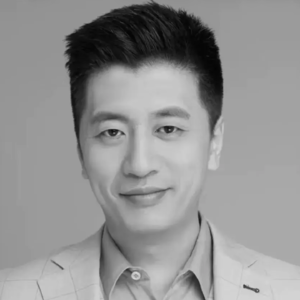 张雪峰41岁骤逝！一人公司生存哲学：为什么“不做大”才是对抗流量焦虑的保命符？