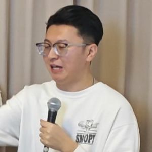 八月叭叭叭