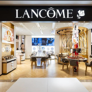为何服装品牌都在开大店关小店，而美妆品牌都在关大店？