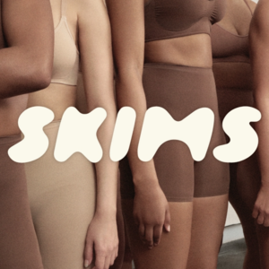 SKIMS：为何敢选 Lisa？一场关于身体与商业的冒险