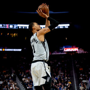 【马刺进步报告S03E64】硬仗汹涌而来，文班亚马开始拥有库里一般的引力？