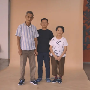 《神人之家》| 纪录片对家庭关系的抚平与修复