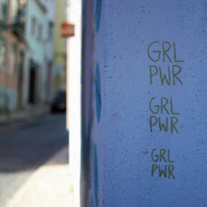 why愤慨？上交大130周年的宣传片能给出"舞台C位成了宝妈"，是意外的失误吗？