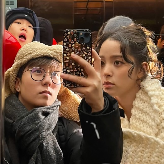 一封自荐信进入欧阳娜娜团队，八年随行摄影师的梦与重新出发｜对话江江 episode artwork