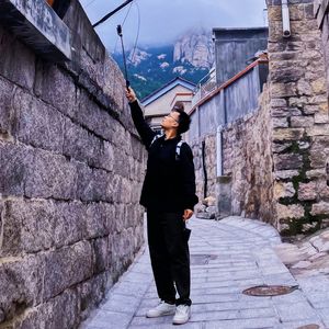 鄙人三点水