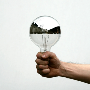 前瞻钱瞻-59. 经济逆境中的企业新生:如何通过创新重获增长