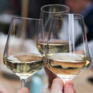 占星师仰望星空，探索来自恒星的智慧和祝福