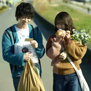 2202号房：21年日本电影《花束般的恋爱》：当百分之百的契合，遇上百分之百的现实