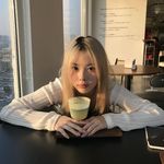 睡醒还很困的米米