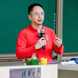 红衣大叔周鸿祎