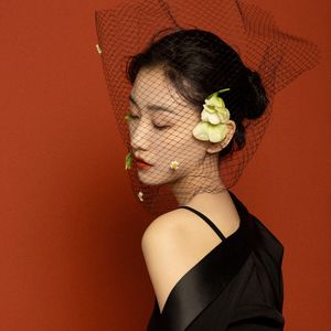 疏疏倩影旧曾谙