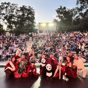 旗妙聚场009.和熊猫“啊吨”一起成长的我们