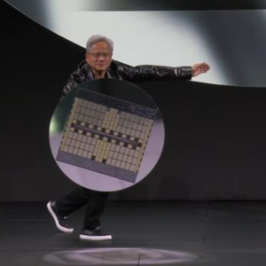 前瞻钱瞻-156. 英伟达黄仁勋在CES 2025发布：超强 GPU,AI Agent...影响未来的 25 大趋势