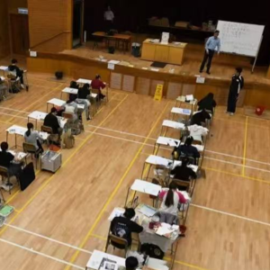 “Fewer DSE Pupils in University Admissions”香港大学录取DSE学生越来越少