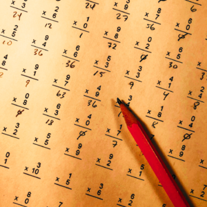 哪家爸妈不是边说着娃开心就好，边走上鸡娃升学之路？