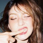 甜甜顺着毛线走