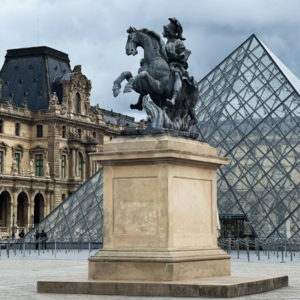 在《流动的盛宴》中，与海明威共赴一场永不散场的饕餮