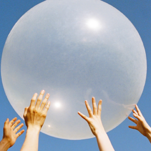 泡泡球泛着白光 日语歌托举思绪