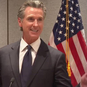 前瞻钱瞻 286. 特朗普被加州政府起诉！部分关税升至245%，世界经济走向如何？