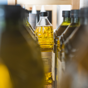 用煤制油罐车运输的食用油，可能流向了哪里？