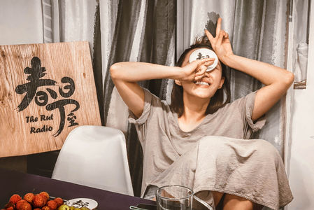 看完《隐秘的角落》，我们请黄米依喝了一杯