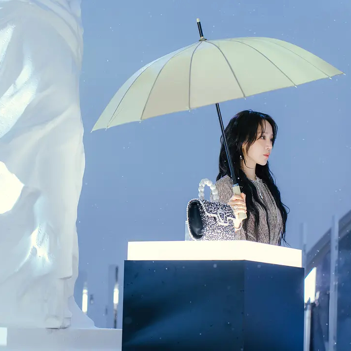 107. 从《莎拉的真伪人生》看奢侈品：我们为何一边骂一边买？ episode artwork