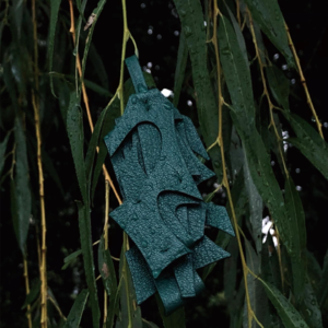 对话“皮革诗人”李隆奇｜生物演化学视角下的配饰项目「ophyta」