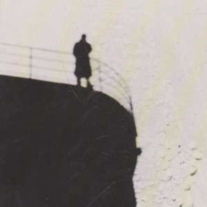 《局外人》--极致淡人与荒诞世界的一场见招拆招