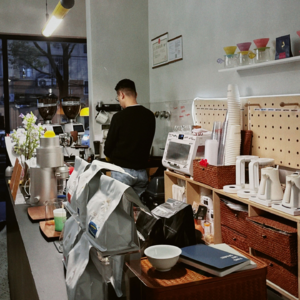 35. 附近有一家常去的固定咖啡馆，真是幸福。@SWEETBACK COFFEE