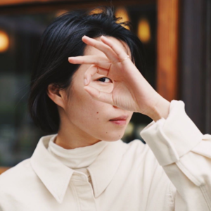 痣和眼白都有点生气