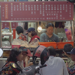 我拍了一百多家早餐店，发现烟火气是由八卦构成的 | 垂直入戏 09