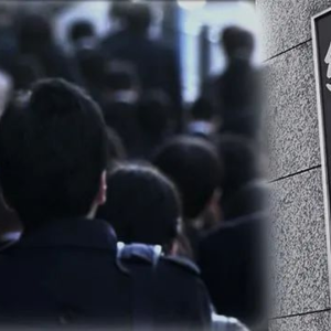 E24. 日本公务员不香了?薪高犹抱怨!