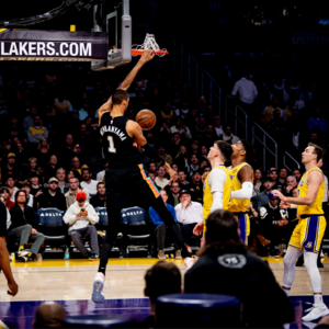 【马刺进步报告S03E42】“文班落后湖人5分”，首节8分钟砍25分，是什么让他如此激进？