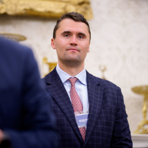 华尔街日报｜特朗普为他降半旗，查理·柯克之死何以震动全美？