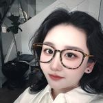 坐在腿上挠脚心