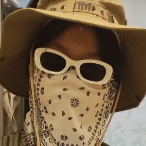 一只很丧的走地鸡